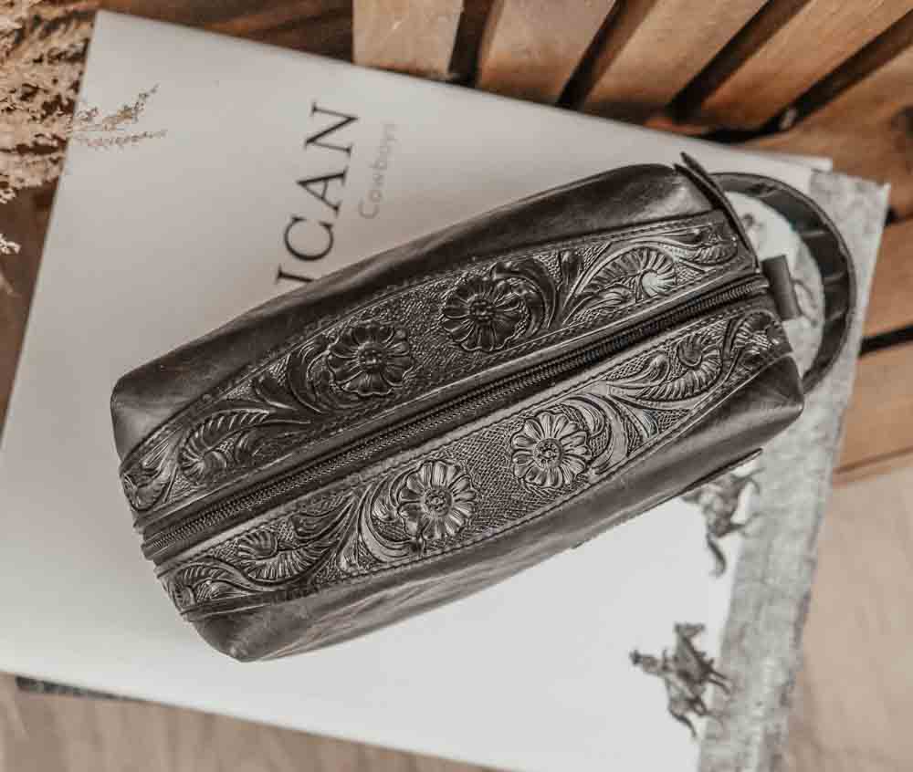 THE CANYON TOILETRY BAG