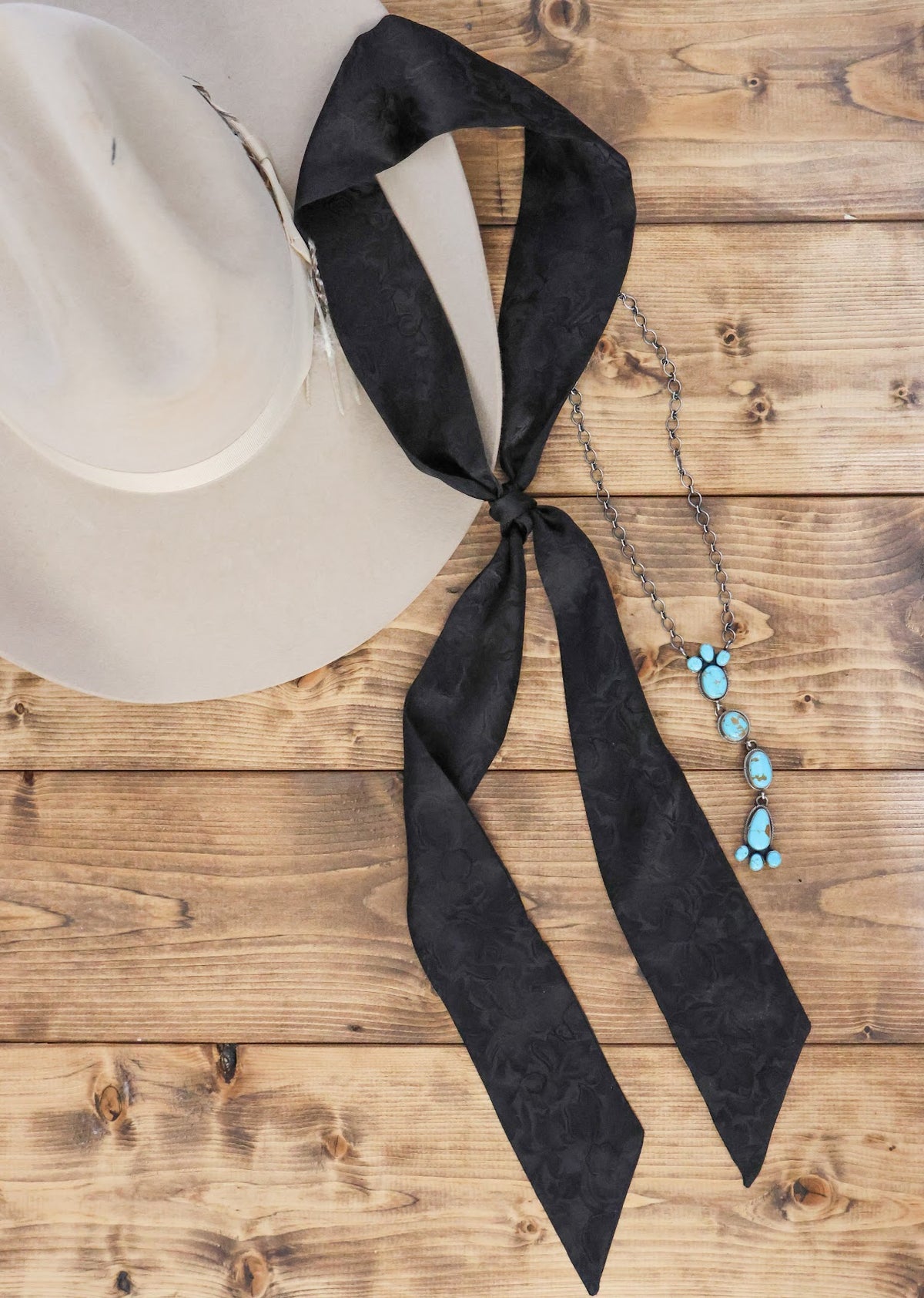 JACQUARD BLACK TWILLY
