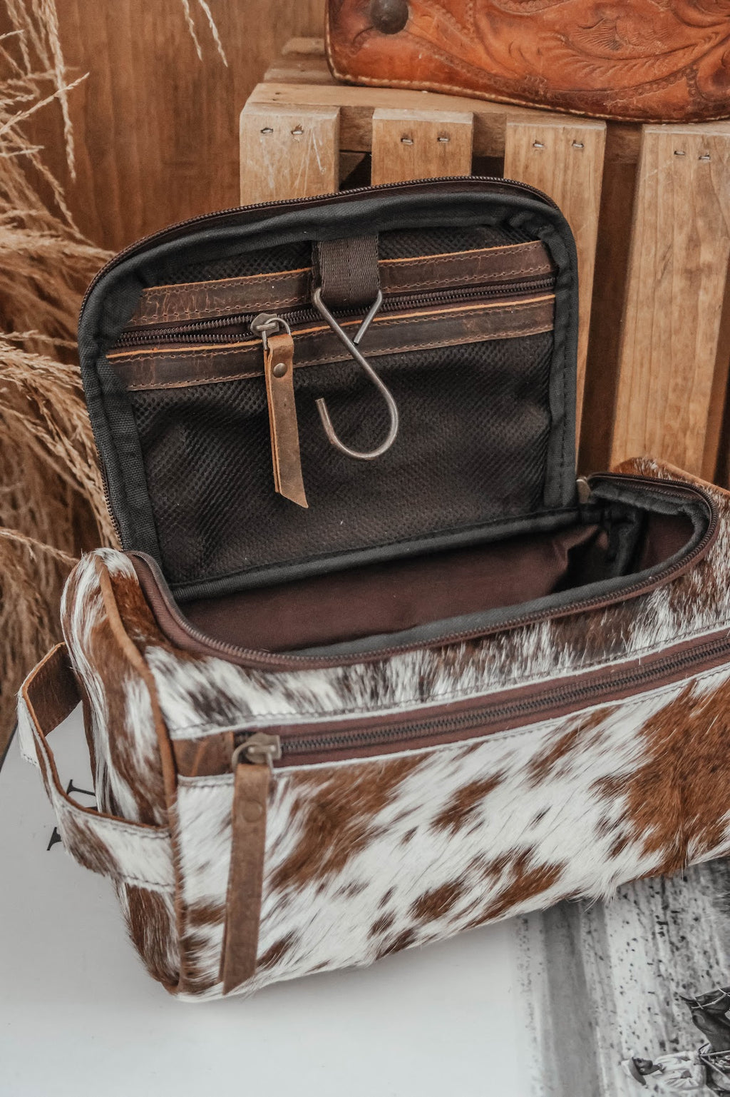 THE CONWAY TOILETRY BAG