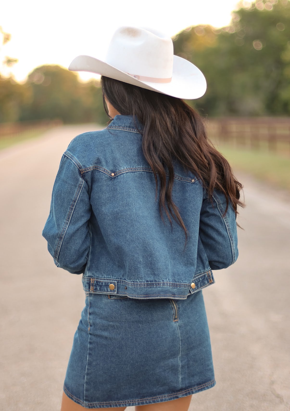 THE CANYON DENIM JACKET – 7 Bar Boutique