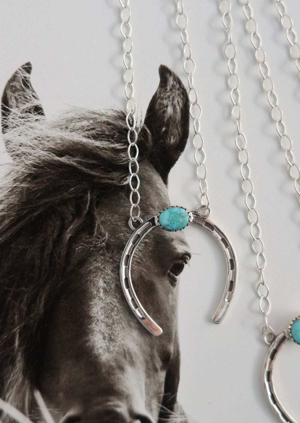 THE LAURA NECKLACE