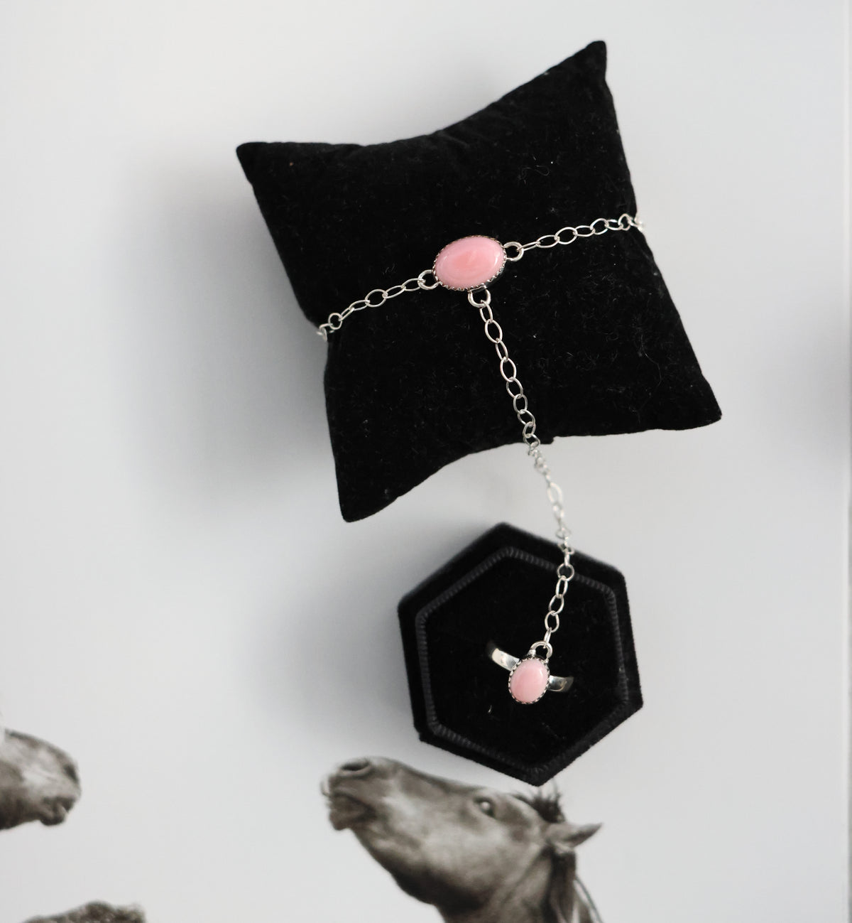THE LORENA HAND CHAIN - PINK CONCH