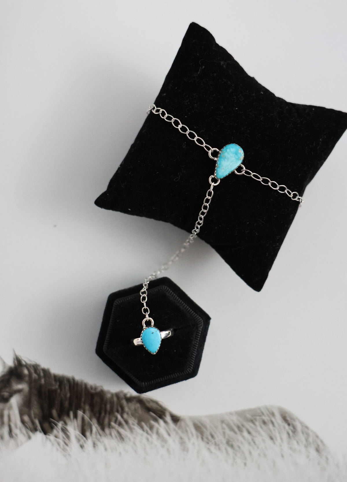 THE LORENA HAND CHAIN - TURQUOISE