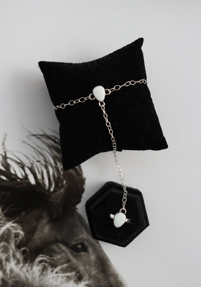 THE LORENA HAND CHAIN - VARISCITE
