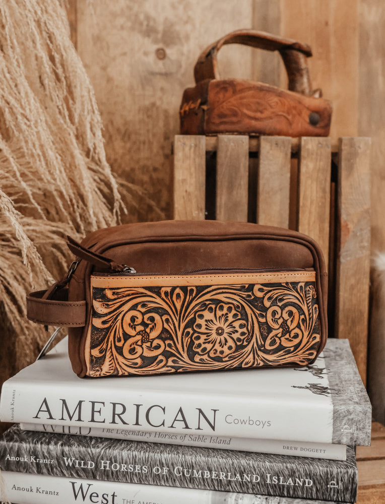 THE CANTINA TOILETRY BAG