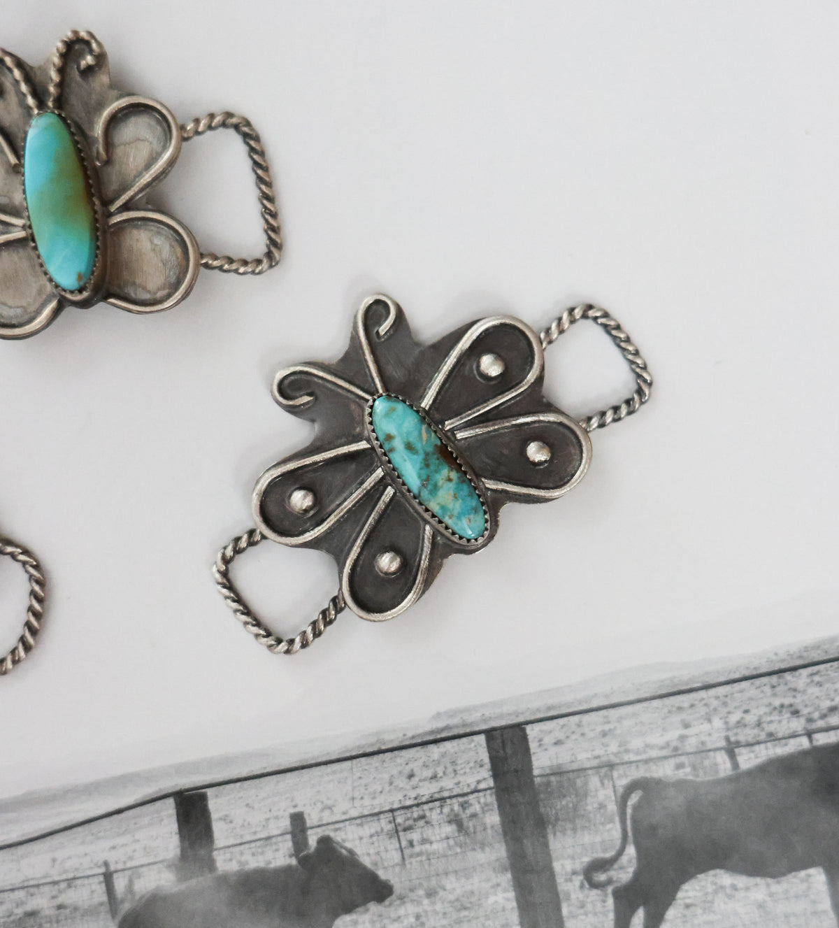 BUTTERFLY SCARF SLIDE