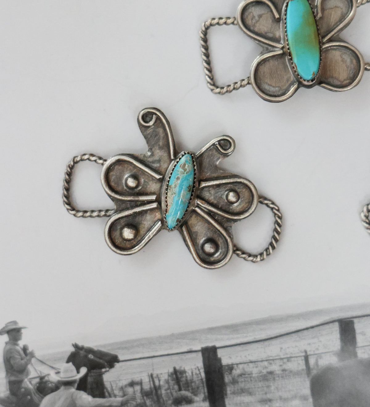 BUTTERFLY SCARF SLIDE