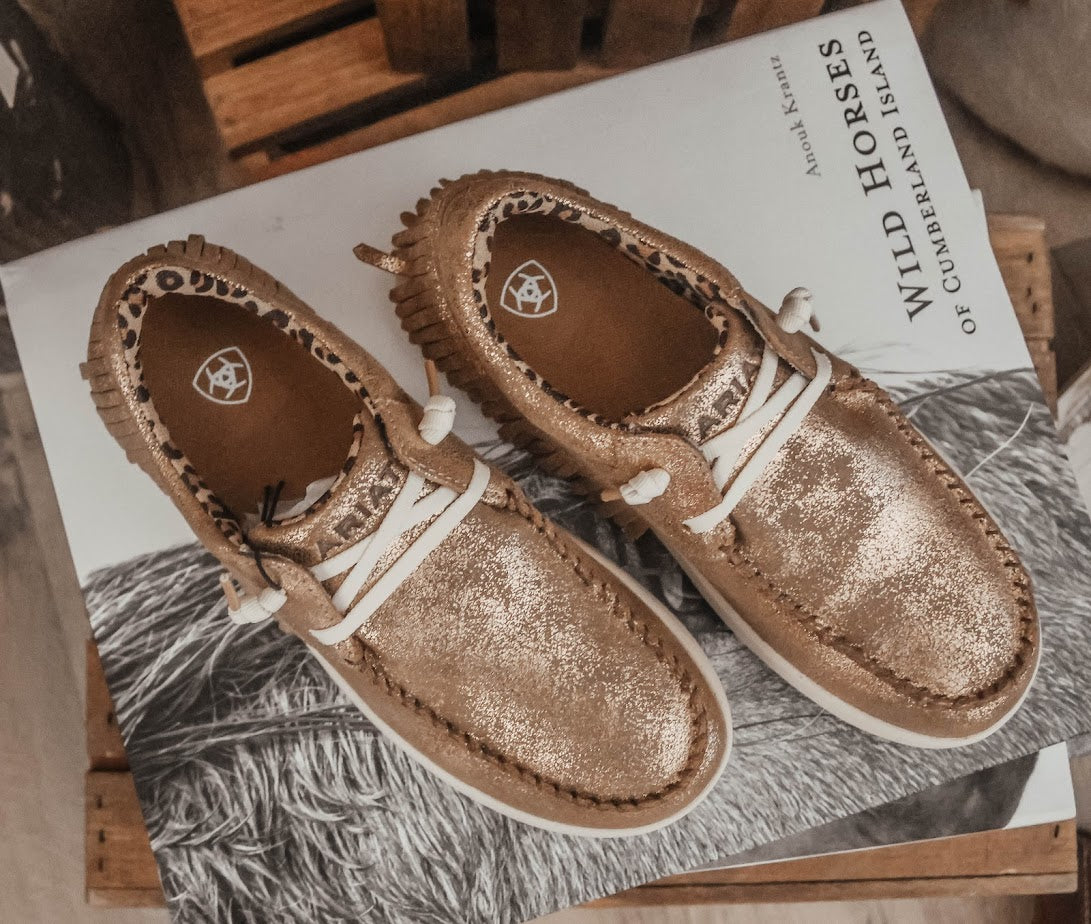 ARIAT FOILED ROSE FRINGE SHOE