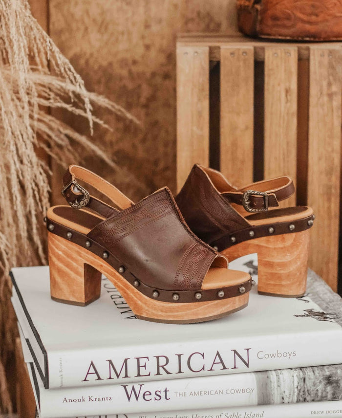 DINGO WOODEN FREE SPIRIT SANDAL- BROWN