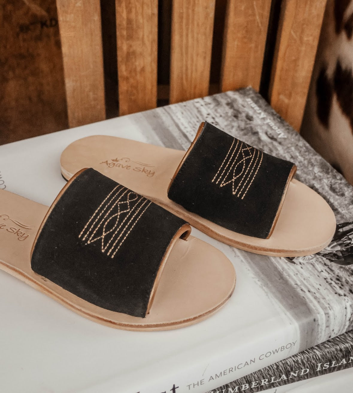 THE SKYE SANDALS-BLACK
