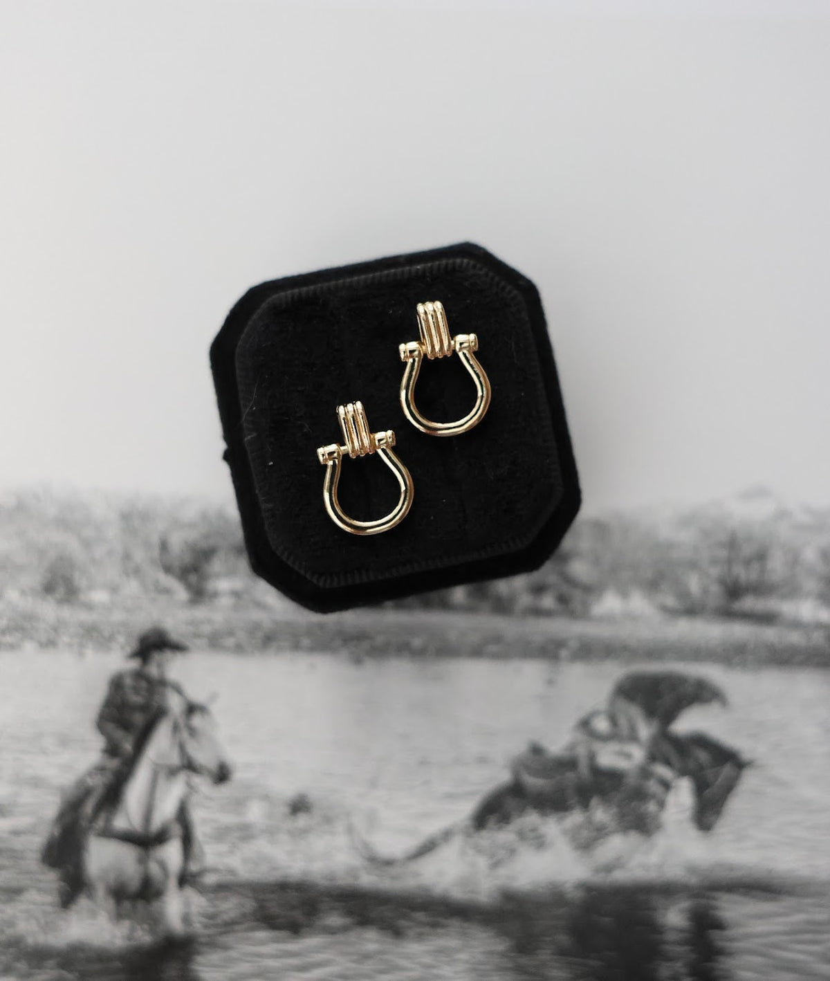 THE BARROW STIRRUP EARRINGS
