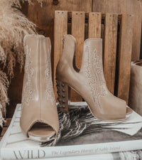 THE RIVER ROCK BOOTIE