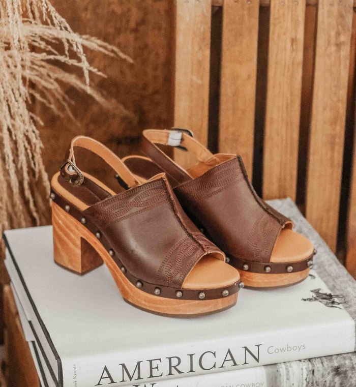 DINGO WOODEN FREE SPIRIT SANDAL- BROWN