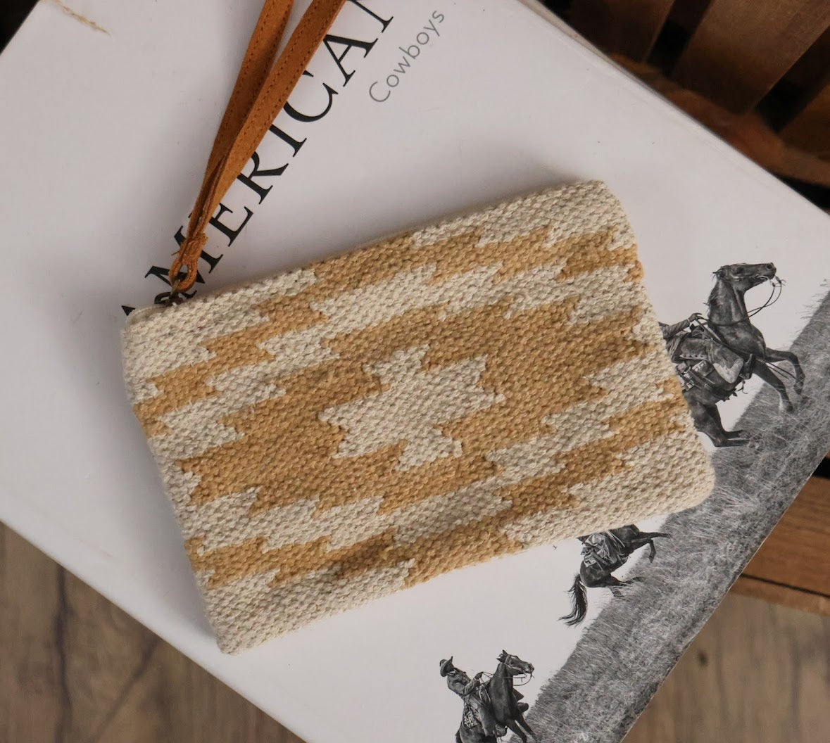 THE WESTERIA WRISTLET