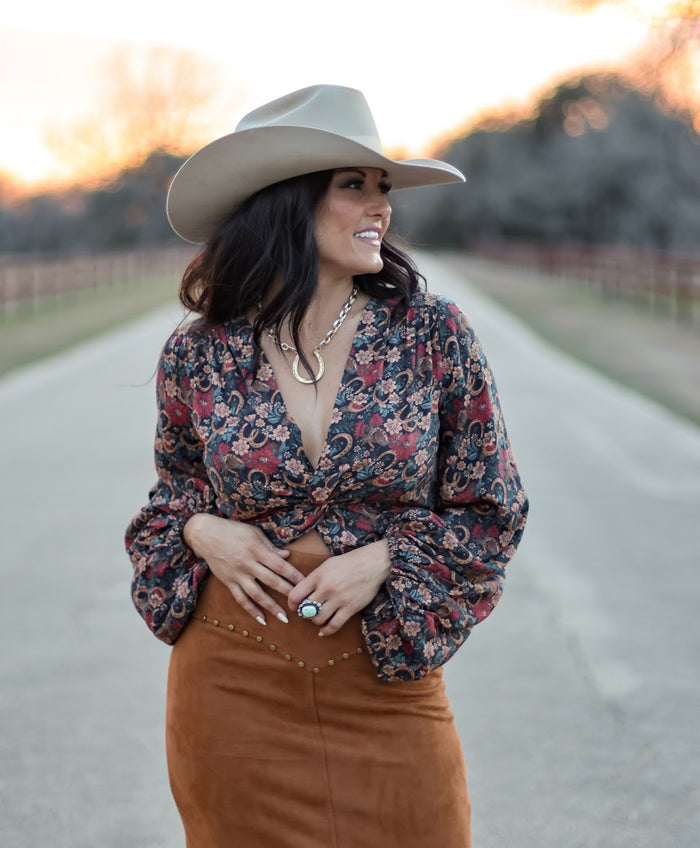 THE FLORAL HORSESHOE TOP