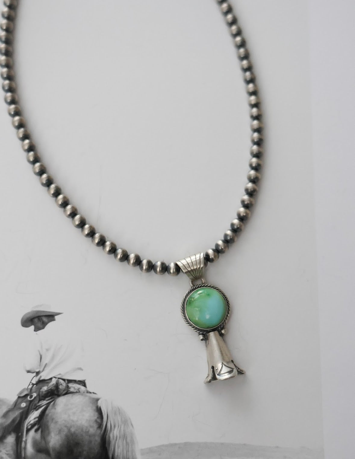 THE AMBER NECKACE