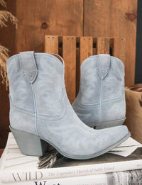 ARIAT CHANDLER WESTERN BOOT- BABY BLUE