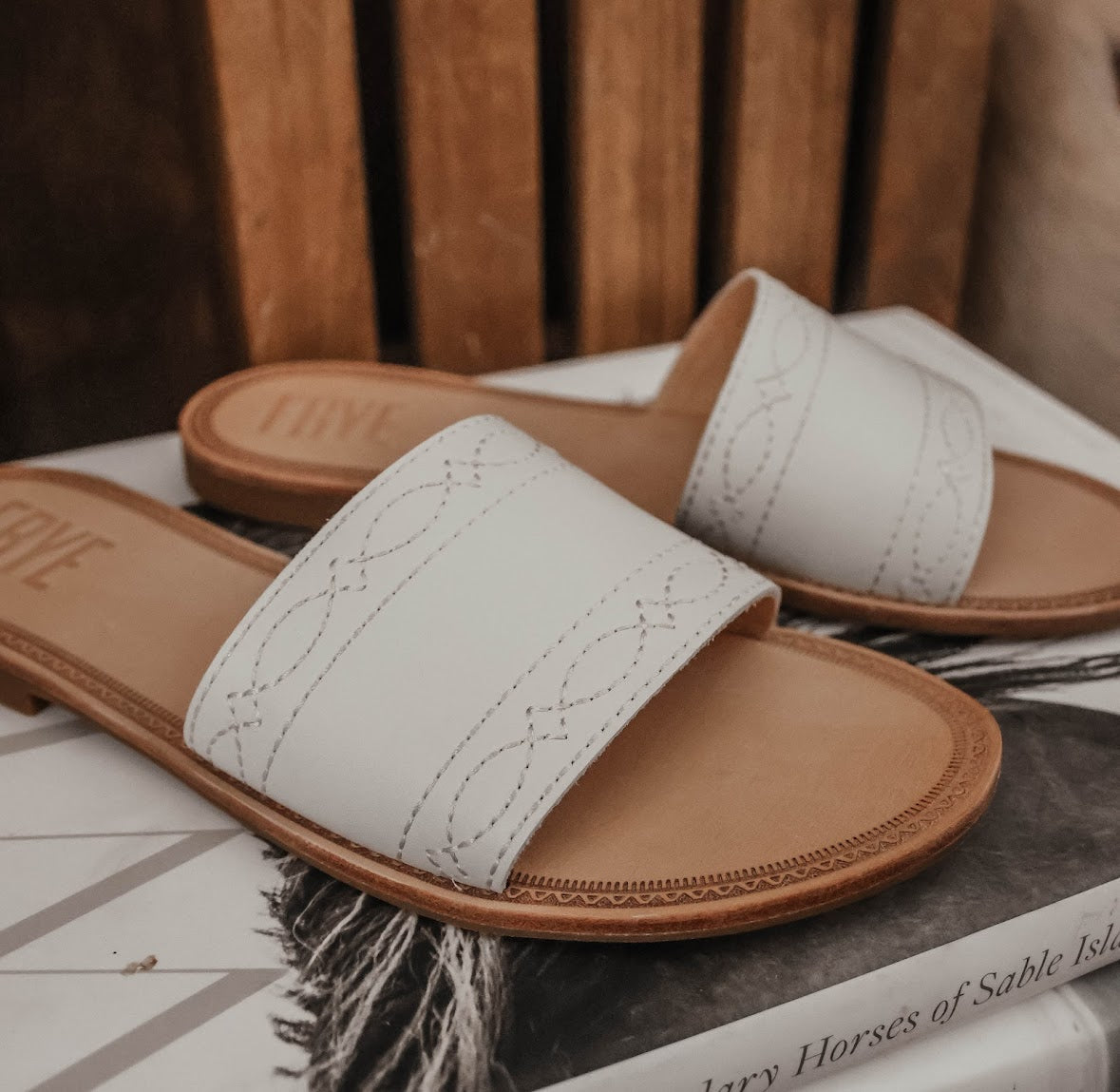 THE AVA WOODSTOCK SLIDE- WHITE