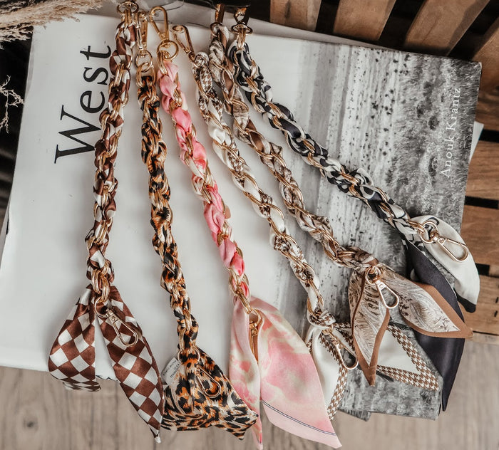 THE PAMELA WRISTLET ACCESSORY