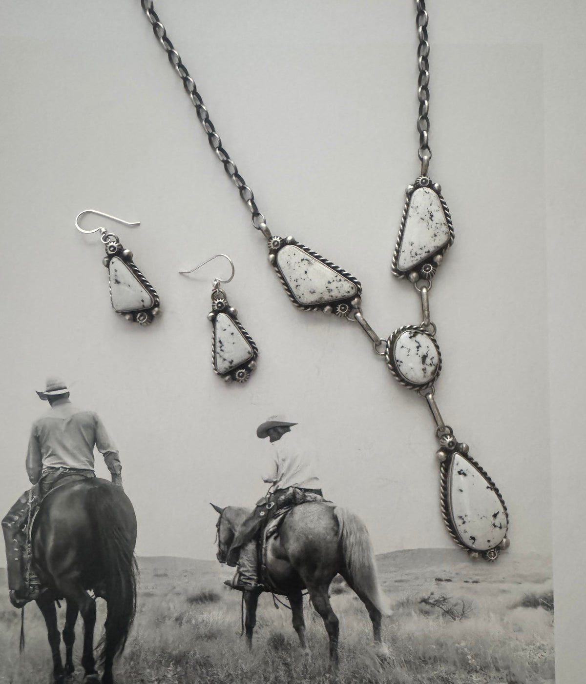 THE NEWPORT NECKLACE SET