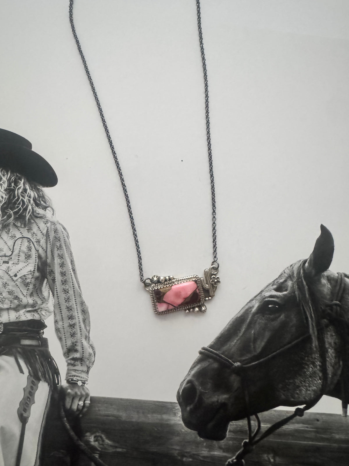 THE STAGECOACH NECKLACE- ROSE DAHLIA