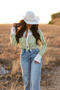 THE DAISY PEARL SNAP TOP
