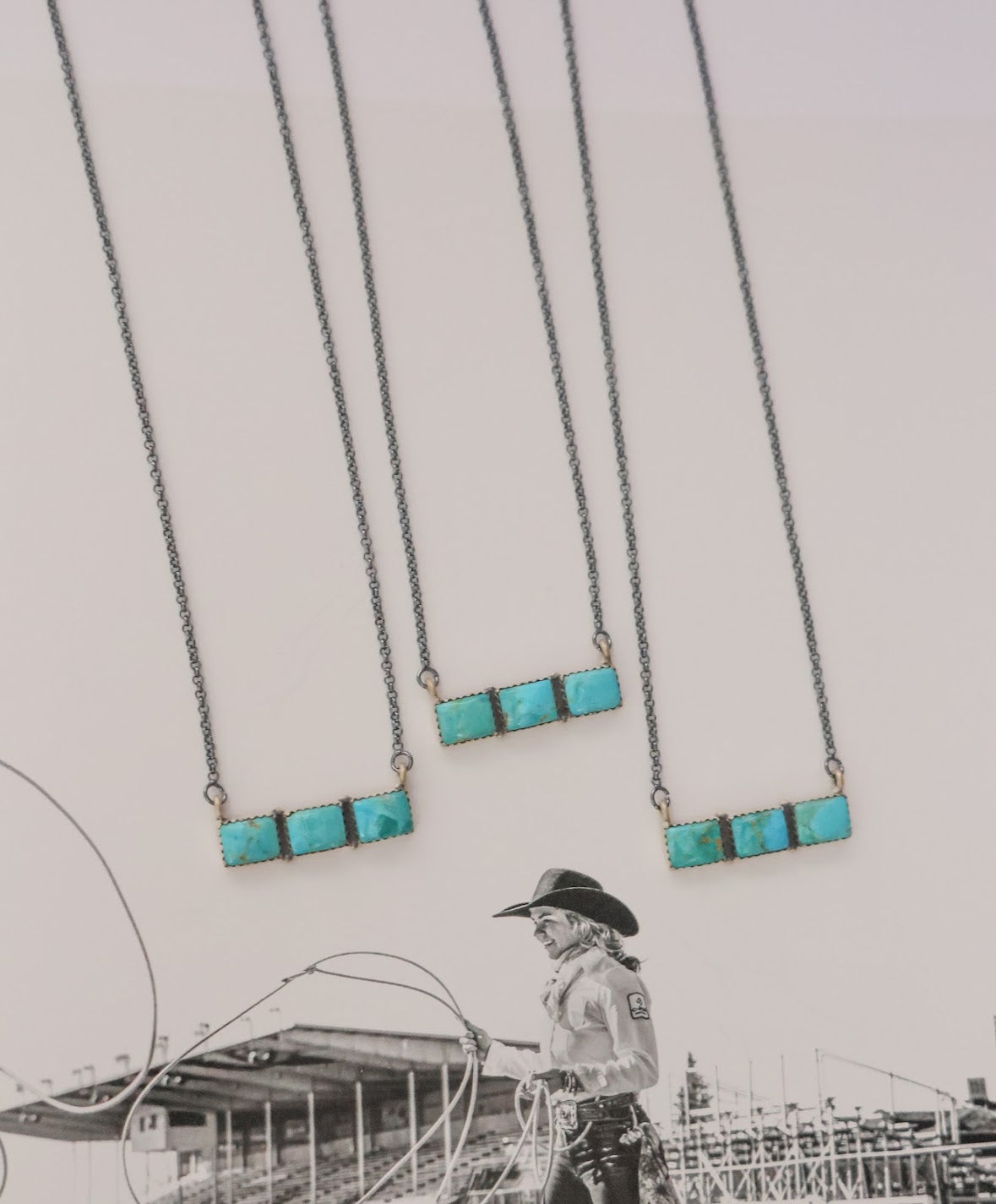 THE SHIRLEY BAR NECKLACE