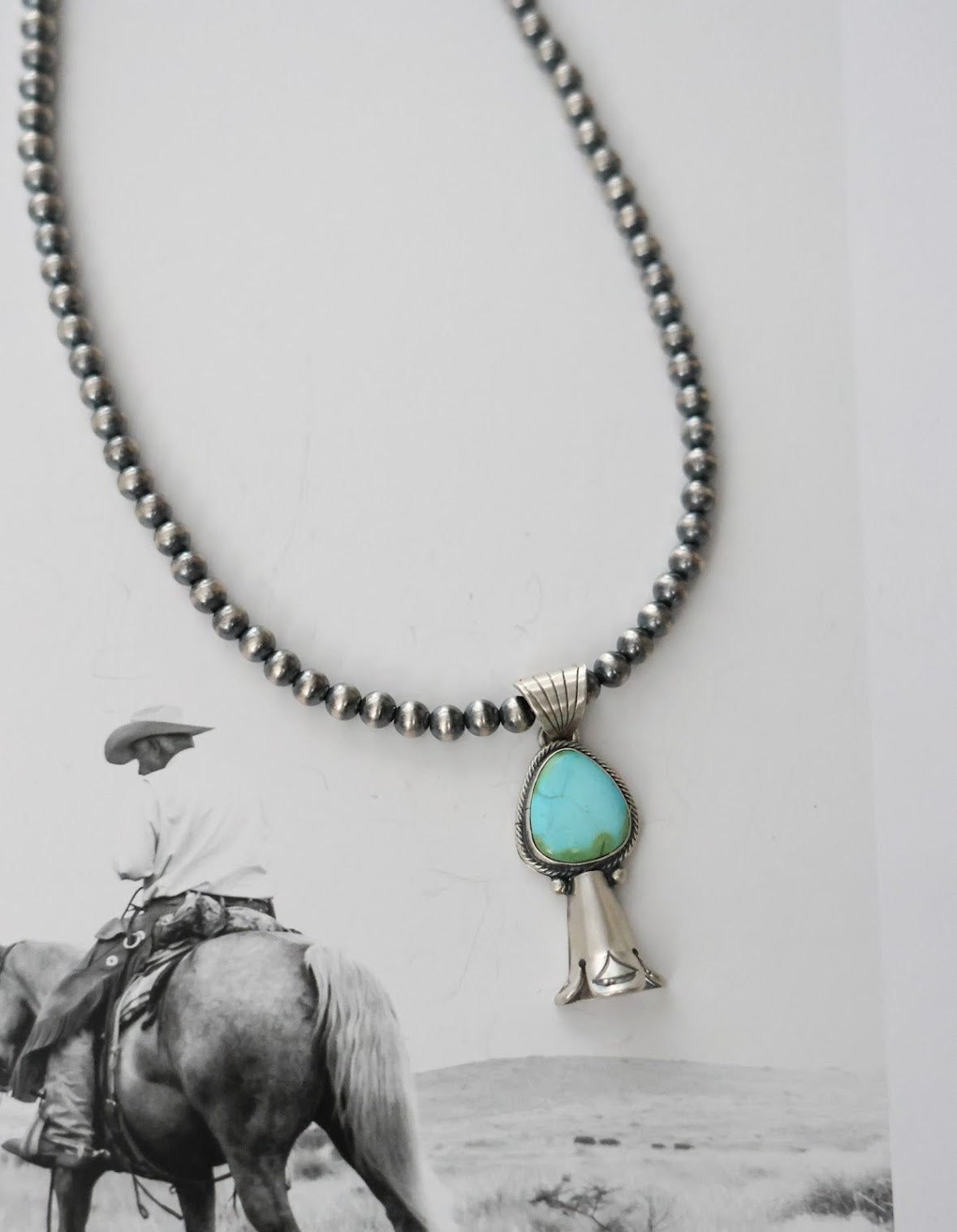 THE AMBER NECKACE