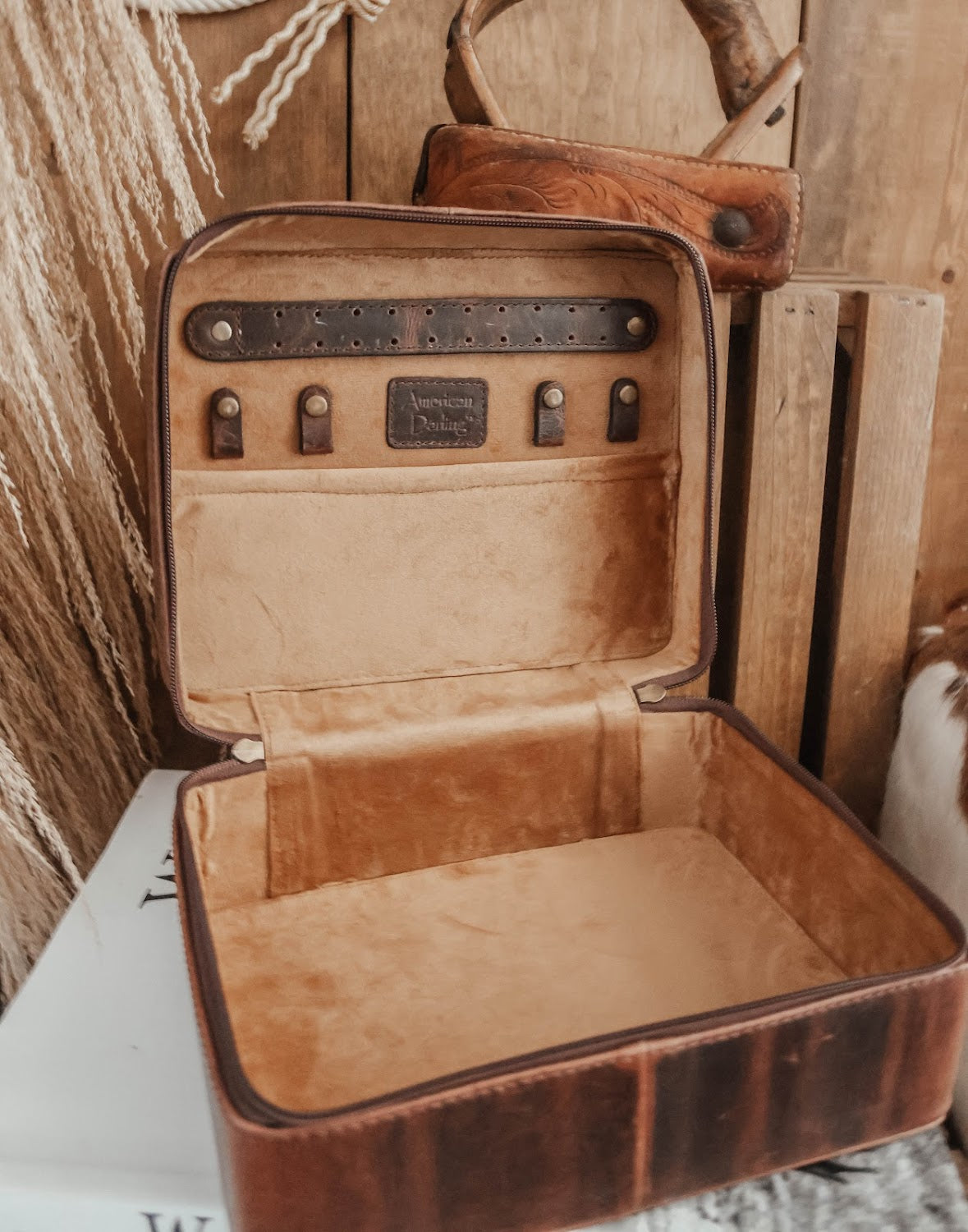 THE MEMPHIS JEWELRY BOX