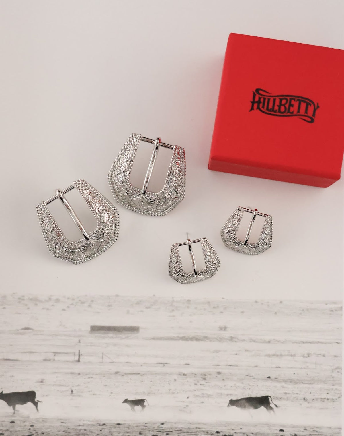 BUCKLE BETTY EARRINGS - SILVER