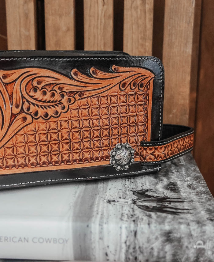 THE NEWPORT TOILETRY BAG