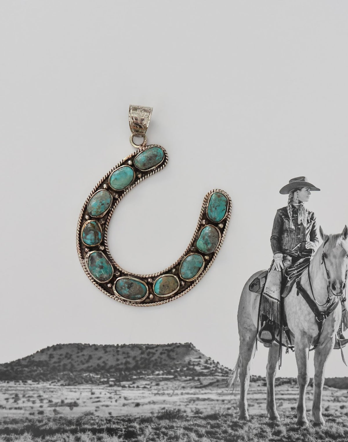 LARGE HORSESHOE PENDANT