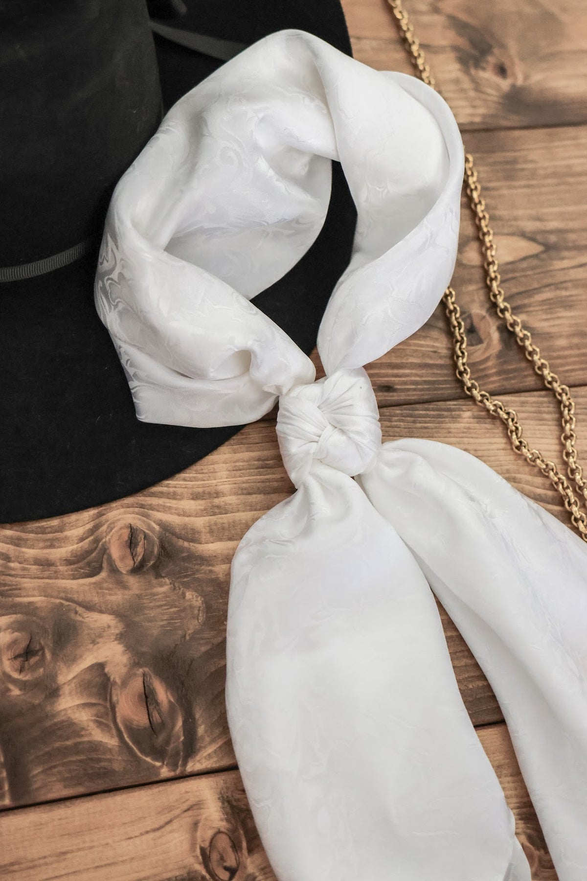 JACQUARD WHITE SILK WILD RAG