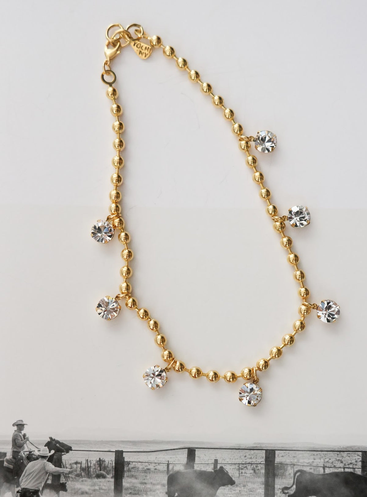 THE LASSO NECKLACE