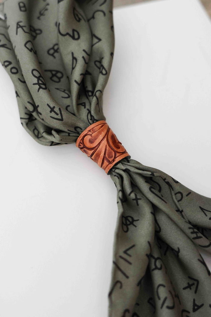 LEATHER ANGELO SCARF SLIDE
