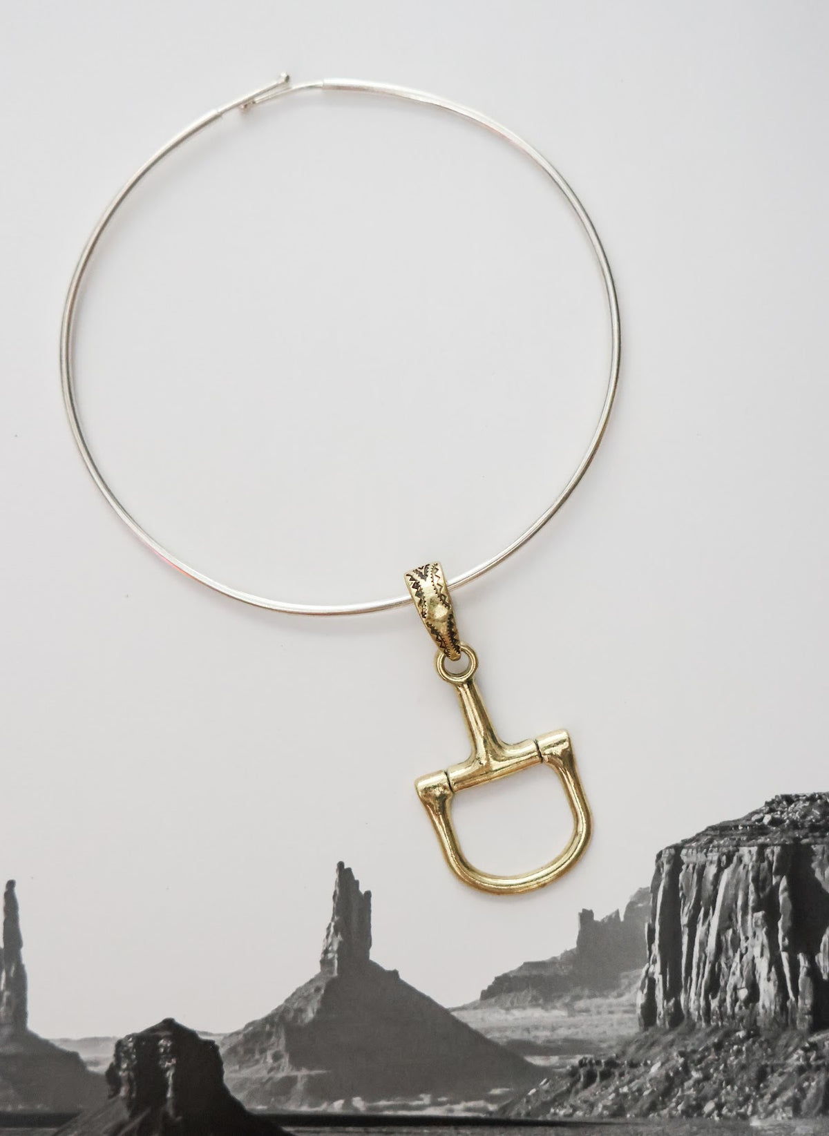 THE GILDING CHOKER NECKLACE