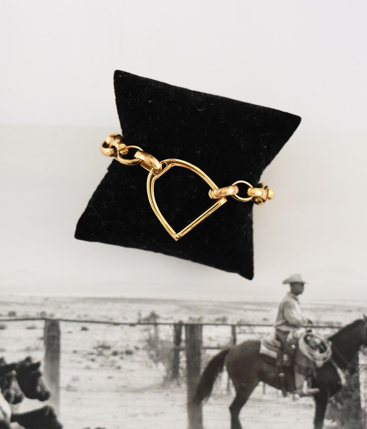 THE ROSEBUD BRACELET