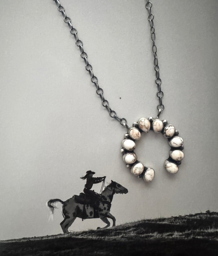 THE BLAKELY NECKLACE