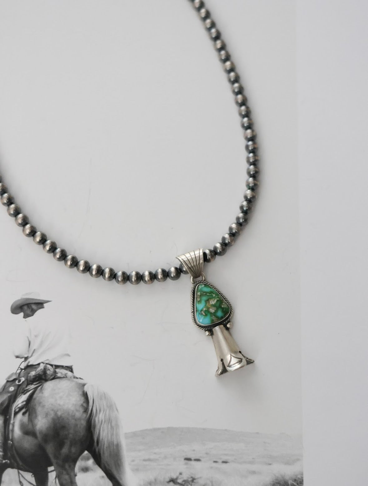 THE AMBER NECKACE