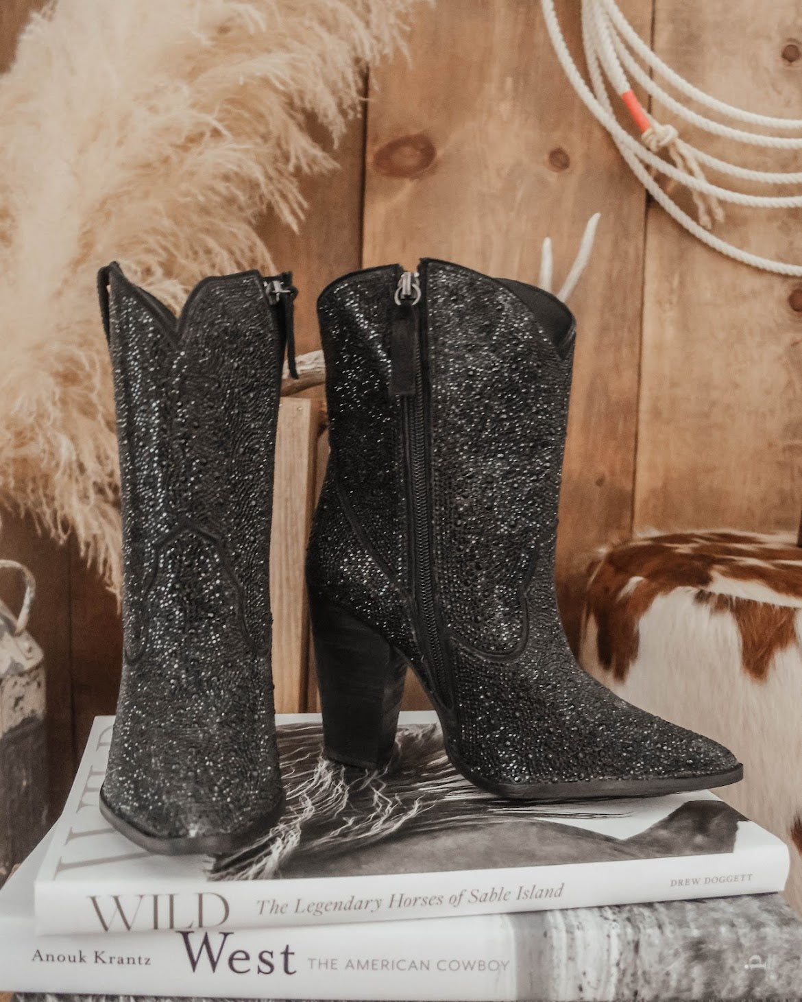 THE SHANIA DINGO BOOTIE-BLACK