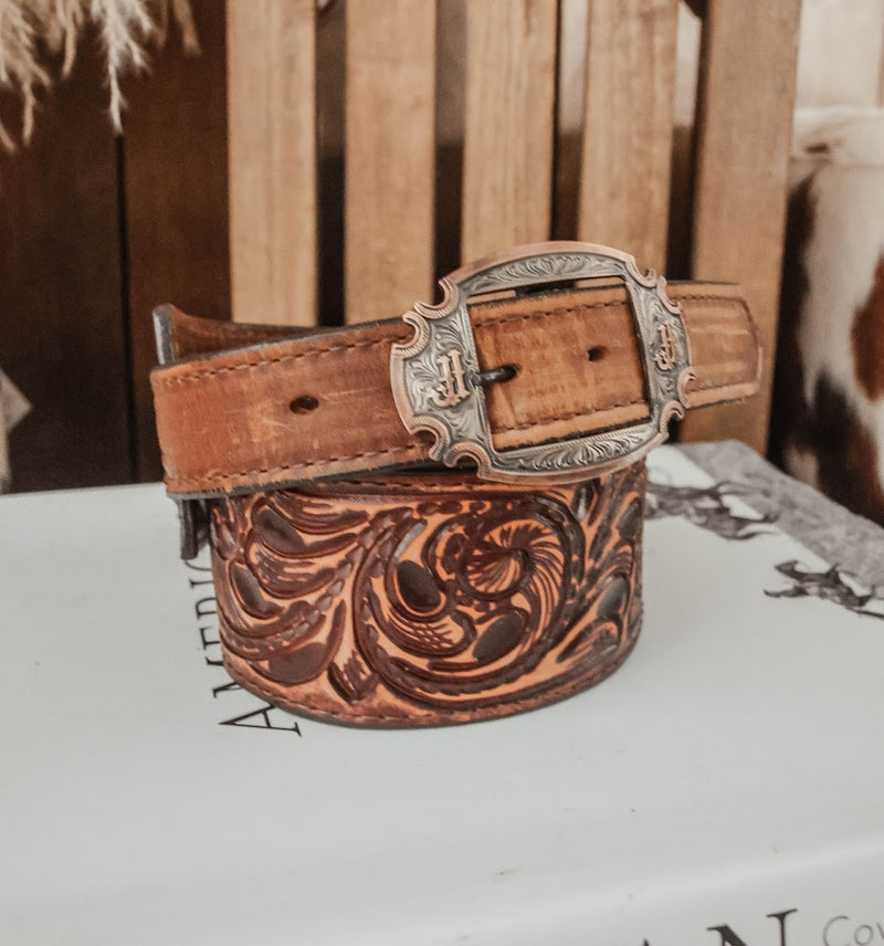 DOUBLE J SADDLERY VINTAGE COGNAC TOOLED BELT – 7 Bar Boutique display picture 1