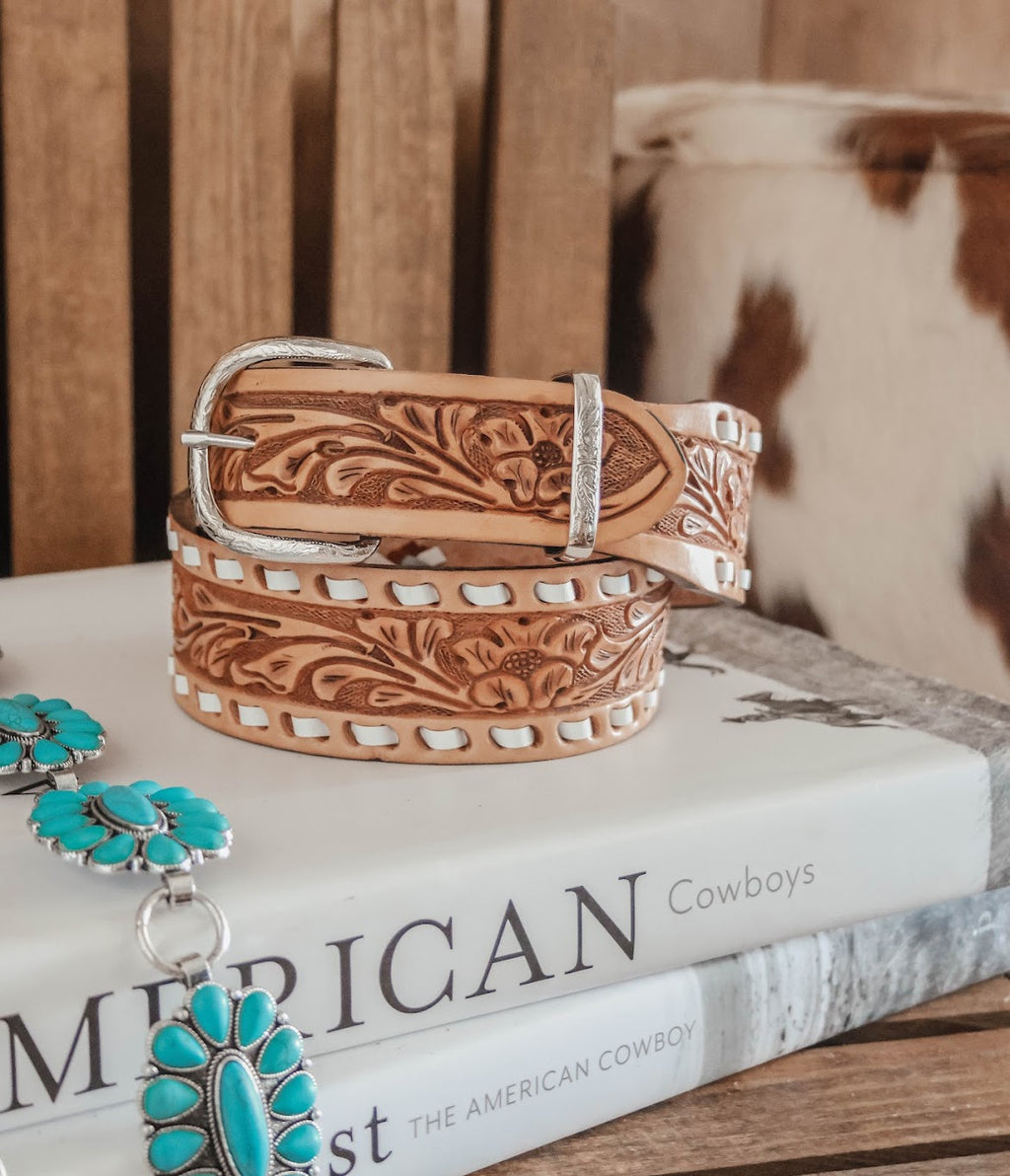 DOUBLE J FLORAL TOOLED WHITE BUCKSTITCH BELT – 7 Bar Boutique display picture 3