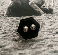 NAVAJO PEARL STUD EARRINGS