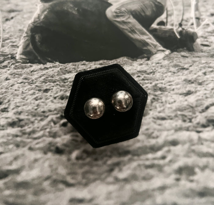 NAVAJO PEARL STUD EARRINGS